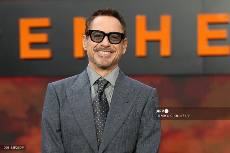 Aktor asal Amerika Serikat Robert Downey Jr menghadiri pemutaran perdana film Oppenheimer di Inggris yang diselenggarakan di London, Kamis (13/7/2023).
