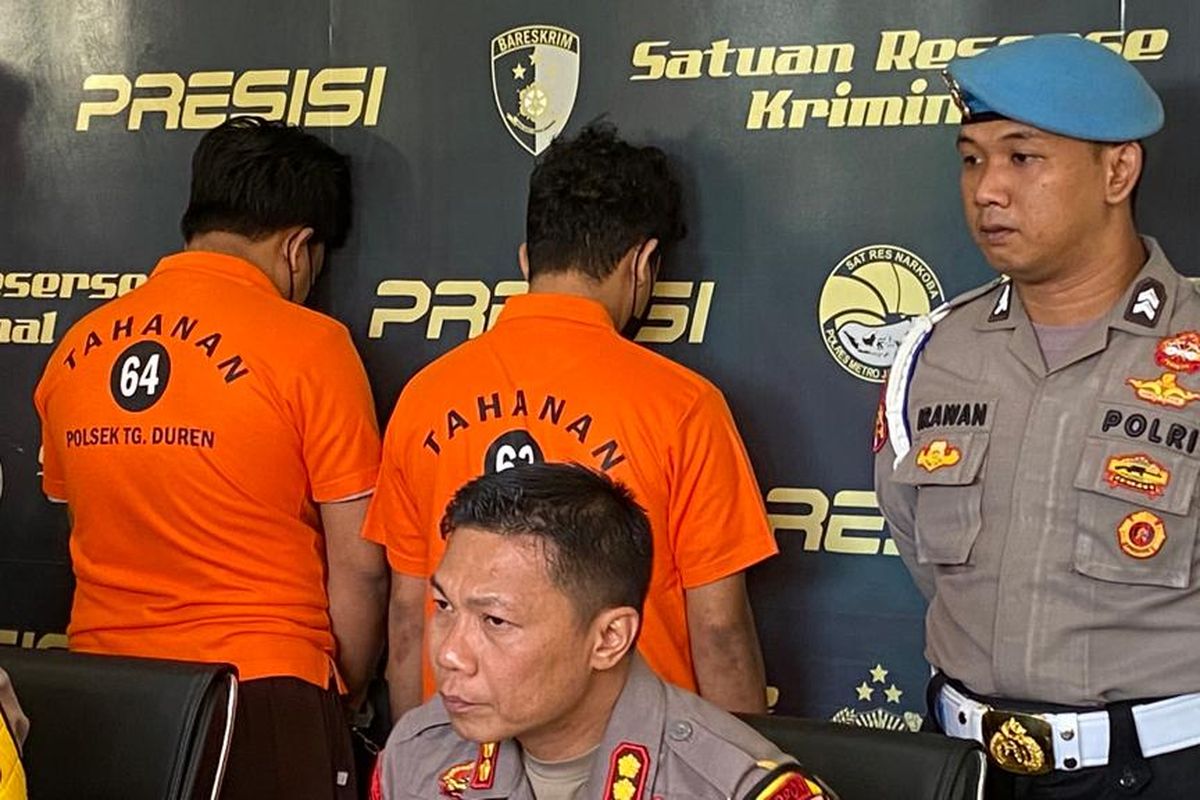 Dua pelaku berinisal RP dan I ditangkap polisi usai ikut-ikutan menangkap Saipul Jamil dan memukul asistennya dalam kasus penyalahgunaan narkoba, Jumat (12/1/2024). 