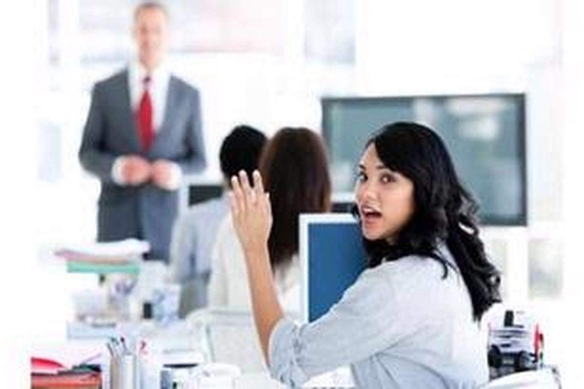 Budaya bertanya sebetulnya bisa membantu kita untuk tidak selamanya melihat masalah sebagai keterpurukan, tapi langsung sebagai materi problem solving yang perlu digarap.