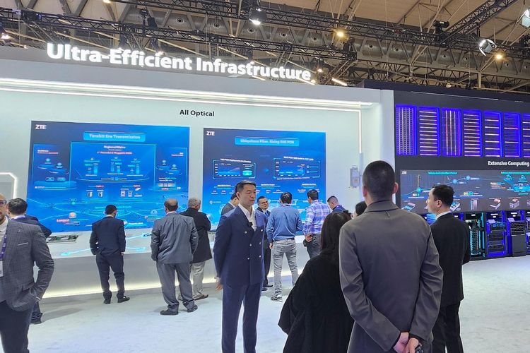 Booth ZTE di MWC 2024 Barcelona, Selasa (27/2/2024), terbagi menjadi beberapa zona. Di Di area Ultra-Efficient Infrastucture, ZTE memamerkan sejumlah inovasi, teknologi, dan infrastruktur seluler mereka yang bisa dioperasikan secara efisien dan minim jejak karbon. Beberapa di antaranya seperti sebuah radio site yang disederhanakan yang dijuluki UniSite, platform all-optical access berkecepatan Tbit, all-flash storage berkinerja tinggi, dan masih banyak lagi.