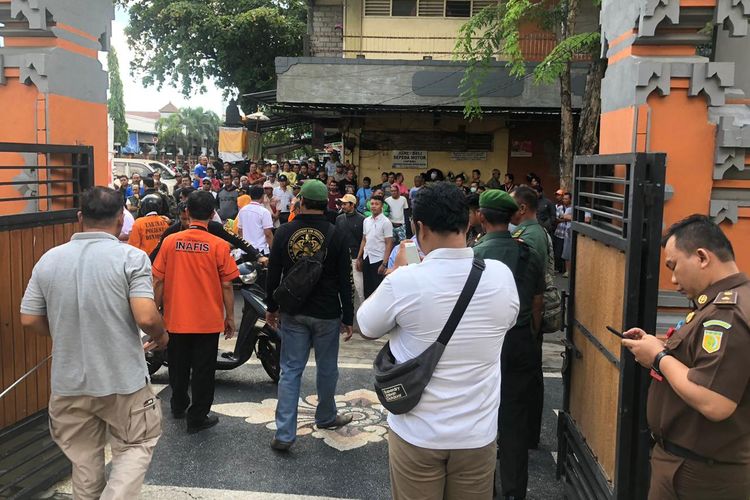 Rekonstruksi adegan pembunuhan suami ke istri siri di Denpasar, Selasa (5/11/2019).