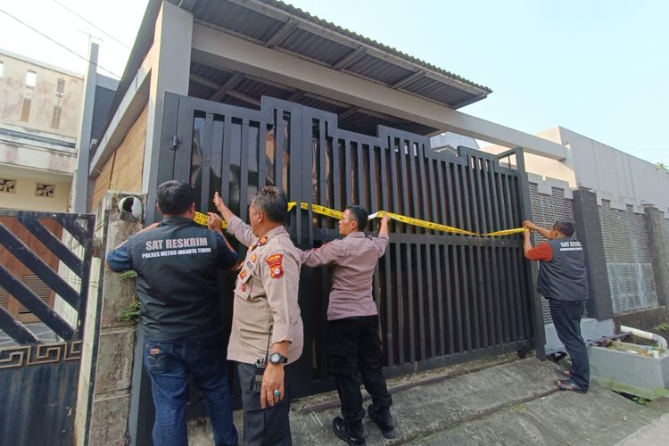 Sebuah rumah di Komplek Billy & Moon, Pondok Kelapa, Duren Sawit, Jakarta Timur, digerebek pada Rabu (17/5/2023) karena praktik aborsi.