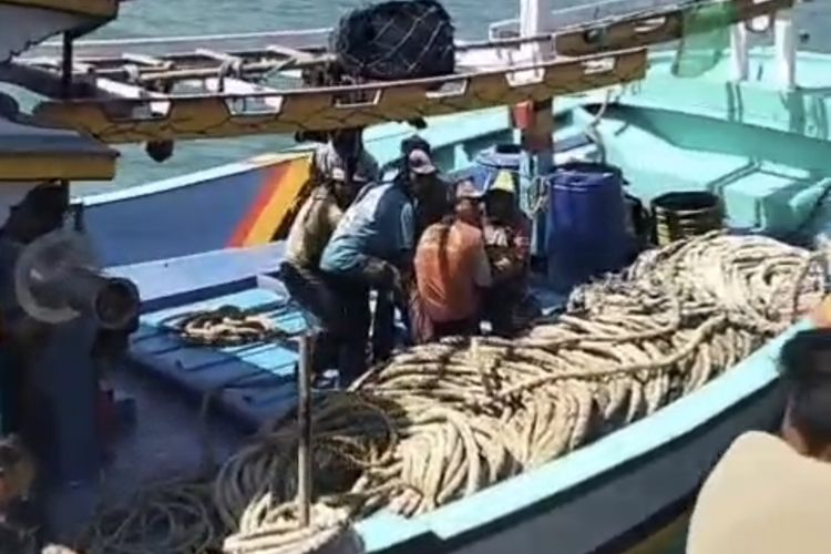 Nelayan Tewas Usai Terlilit Tali dan Terbentur Rol Pemandu Penarik Jaring Ikan di Pamekasan