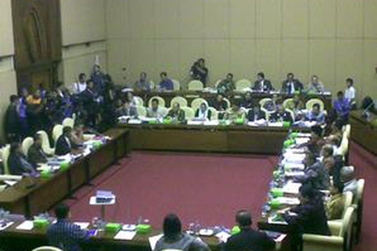Pansus Hak Angket Pengusutan Kasus Bank Century DPR bertemu dengan Badan Pemeriksa Keuangan di Gedung DPR, Rabu (16/12/2009), untuk mendalami laporan audit BPK terkait Bank Century.