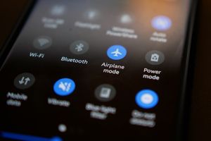 Dark Mode Tak Cuma Bikin Layar HP Gelap, Ini Fungsi yang Jarang Diketahui