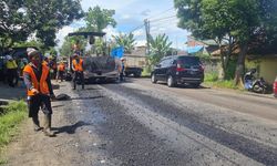 Ganjar Siapkan Anggaran Rp 437 Miliar untuk Perbaikan Jalan di Jateng pada 2023