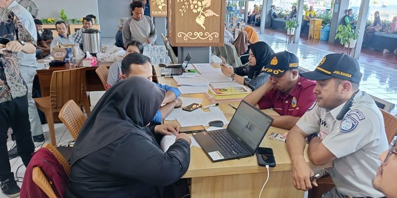 Jasa Raharja siaga untuk mendata korban secara akurat dan mengunjungi rumah sakit tempat korban kecelakaan laut KMP Tunu Pratama Jaya dirawat guna memastikan mereka mendapatkan jaminan sesuai ketentuan.