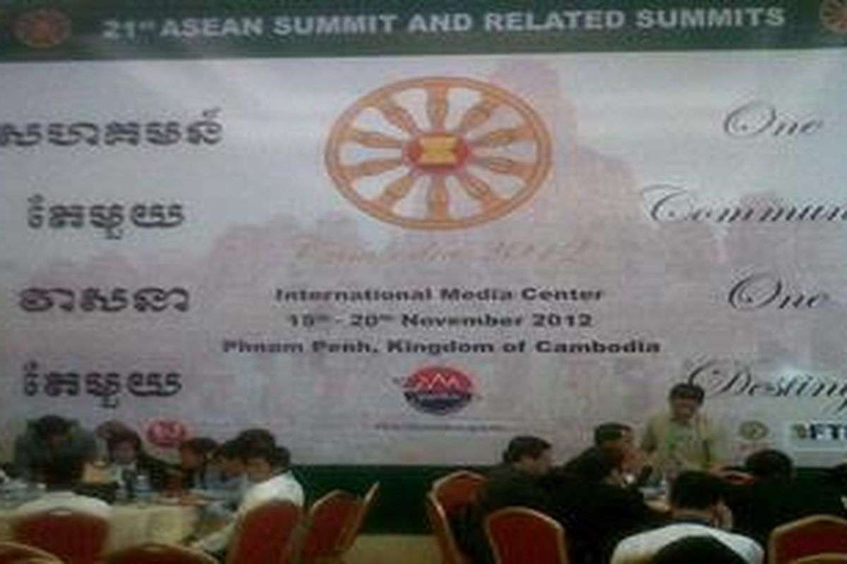 Suasana Media Center KTT ke-21 ASEAN di Phnom Penh, Kamboja