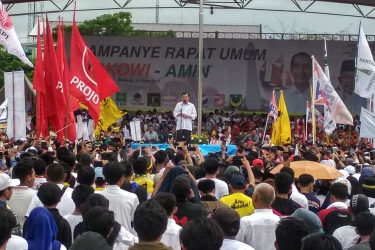 Wakil Presiden Jusuf Kalla saat memberikan sambutan khusus dalam kampanye terbuka di Lapangan Karebosi Makassar, Minggu (31/3/2019).