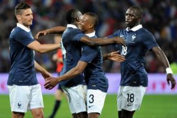 Para pemain Perancis merayakan gol ke gawang Jamaika pada laga persahabatan di Stade Pierre-Mauroy, Villeneuve d'Ascq, Minggu (8/6/2014). Pada laga itu, Perancis menang 8-0.