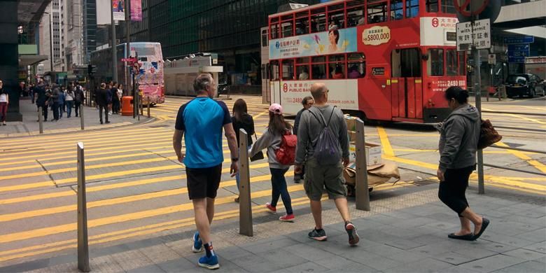 Pemerintah Hongkong menyediakan Wi-Fi secara cuma-cuma melalui sambungan ?GovWiFi? di berbagai sarana umum. 