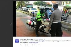 Aksi Pengendara Motor Beratribut Polisi Menuai Kritik
