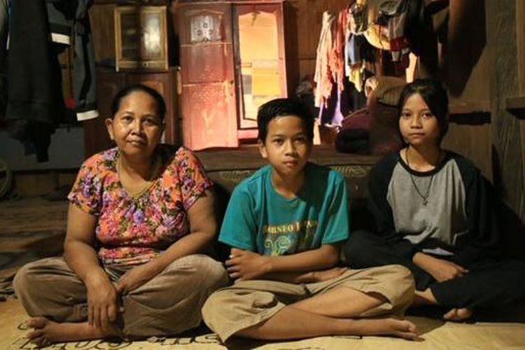 Sukini tinggal bersama anak-anaknya di rumah peninggalan mendiang suaminya