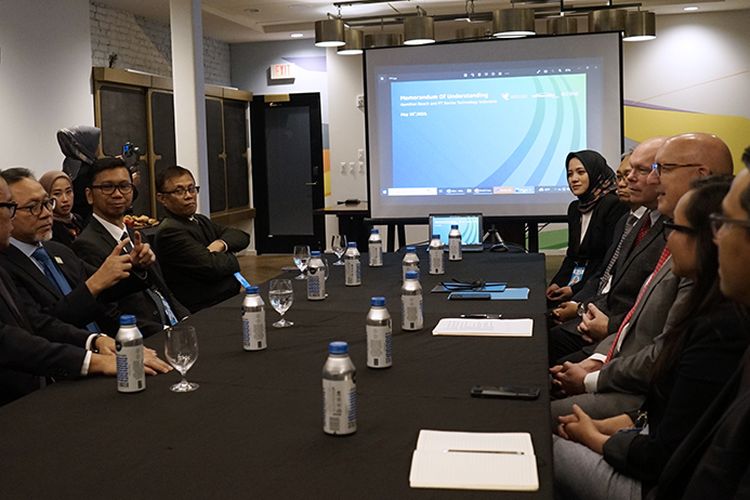 Menteri Perdagangan (Mendag) Republik Indonesia (RI) Zulkifli Hasan bersama jajaran Kementerian Pergadangan (Kemendag) bertemu dengan Chief Executive Officer Hamilton Beach Gregory H. Trepp bersama jajarannya di Detroit, Amerika Serikat (AS), Kamis (25/5/2023).