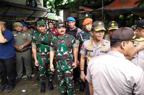 Panglima TNI Minta Korban Banjir yang Sakit Langsung Melapor ke Petugas 