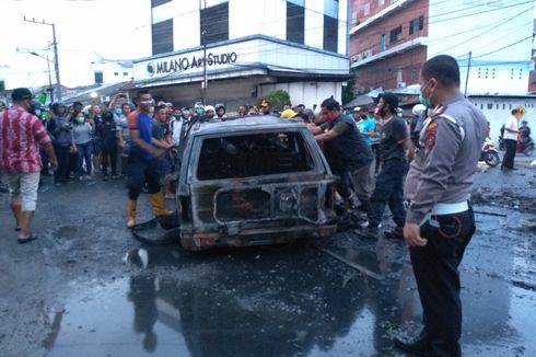 Demo di Medan Ricuh, 1 Unit Mobil Polisi Hangus Terbakar