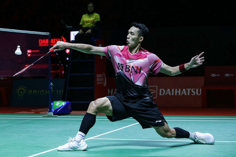 Tunggal putra Indonesia, Jonatan Christie bertanding melawan wakil China, Shi Yu Qi pada laga semifinal Indonesia Masters 2023 di Istora Senayan, Jakarta, Sabtu (28/1/2023). Jonatan Christie lolos ke final setelah menang lewat rubber game dengan skor 21-13, 15-21, dan 21-19.