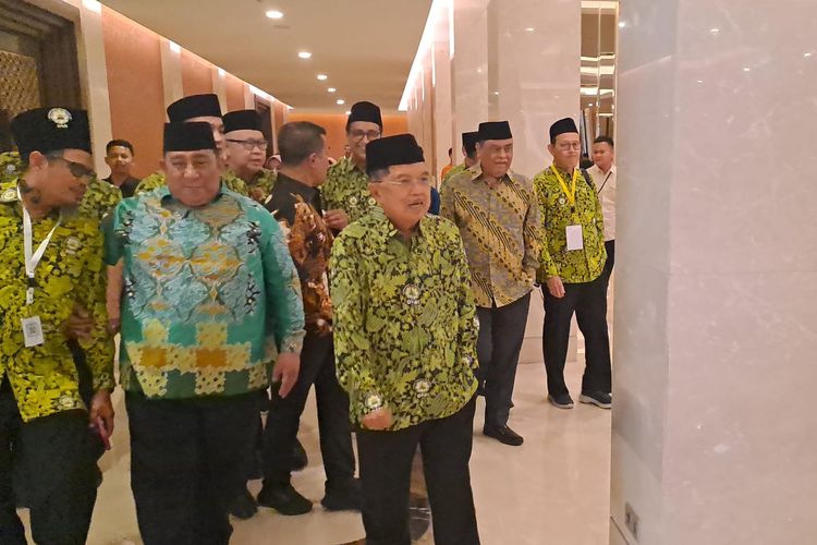 Wapres ke-10 dan 12 sekaligus Ketua Umum DMI Jusuf Kalla (JK) saat menghadiri Muktamar VIII DMI di Hotel Sultan, Jakarta, Jumat (1/3/2024). 