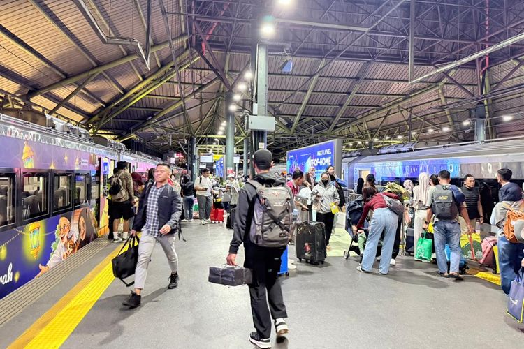 Kursi Kereta Api Saat Mudik Lebaran 2026 Terisi Lebih Dari 100 Persen, Kok Bisa?