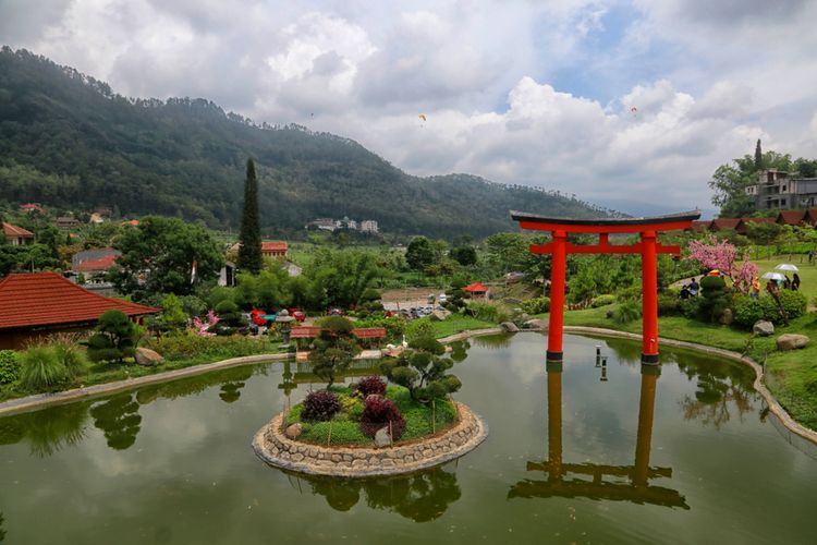 Torii Gate di The Onsen Hot Spring Resort