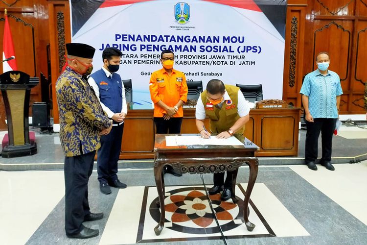 Penandatanganan MoU Jaring Pengaman Sosial Provinsi Jawa Timur.