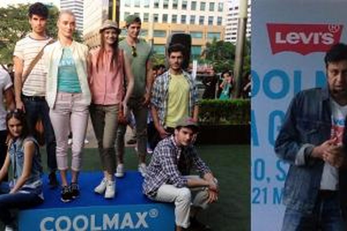 Koleksi Coolmax All Season diperagakan para moden dan Sumesh Wadhawa (kanan) selaku Country Manager Levi's Indonesia saat acara peluncuran koleksi terbaru di Portico, Senayan City, Jakarta, (21/05/2015).