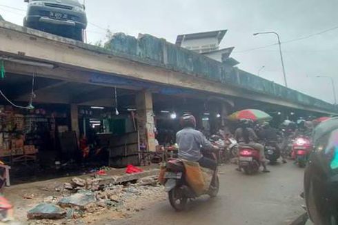 Pedagang Tewas Tertimpa Reruntuhan Tembok Pembatas Pasar Antasari yang Tertabrak Mobil