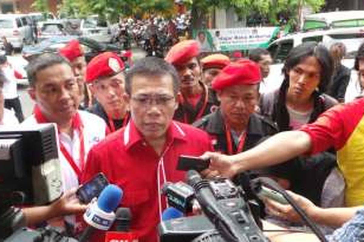 Politisi Partai Demokrasi Indonesia Perjuangan (PDI-P) Masinton Pasaribu, saat menghadiri rapat konsolidasi, di Kantor DPD PDI-P DKI Jakarta, Tebet, Jakarta Selatan, Minggu (20/11/2016). Kurnia Sari Aziza. 