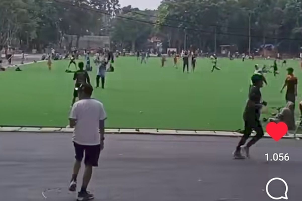 Kondisi terkini, lapangan Upakarti yang berada di Komplek Pemda Kabupaten Bandung, Jawa Barat, sudah sepi, sebelumnya pada hari Minggu lapangan yang tengah proses renovasi sudah digunakan warga, Senin (10/2/2025)