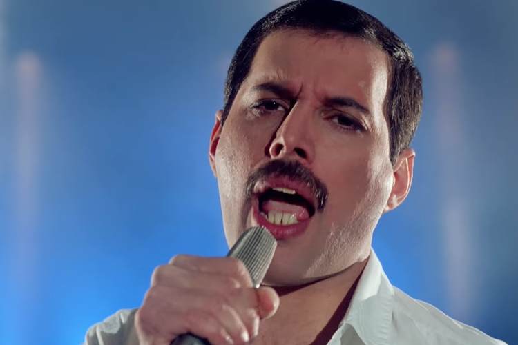 Freddie Mercury dalam video klip lagu Time Waits for No One