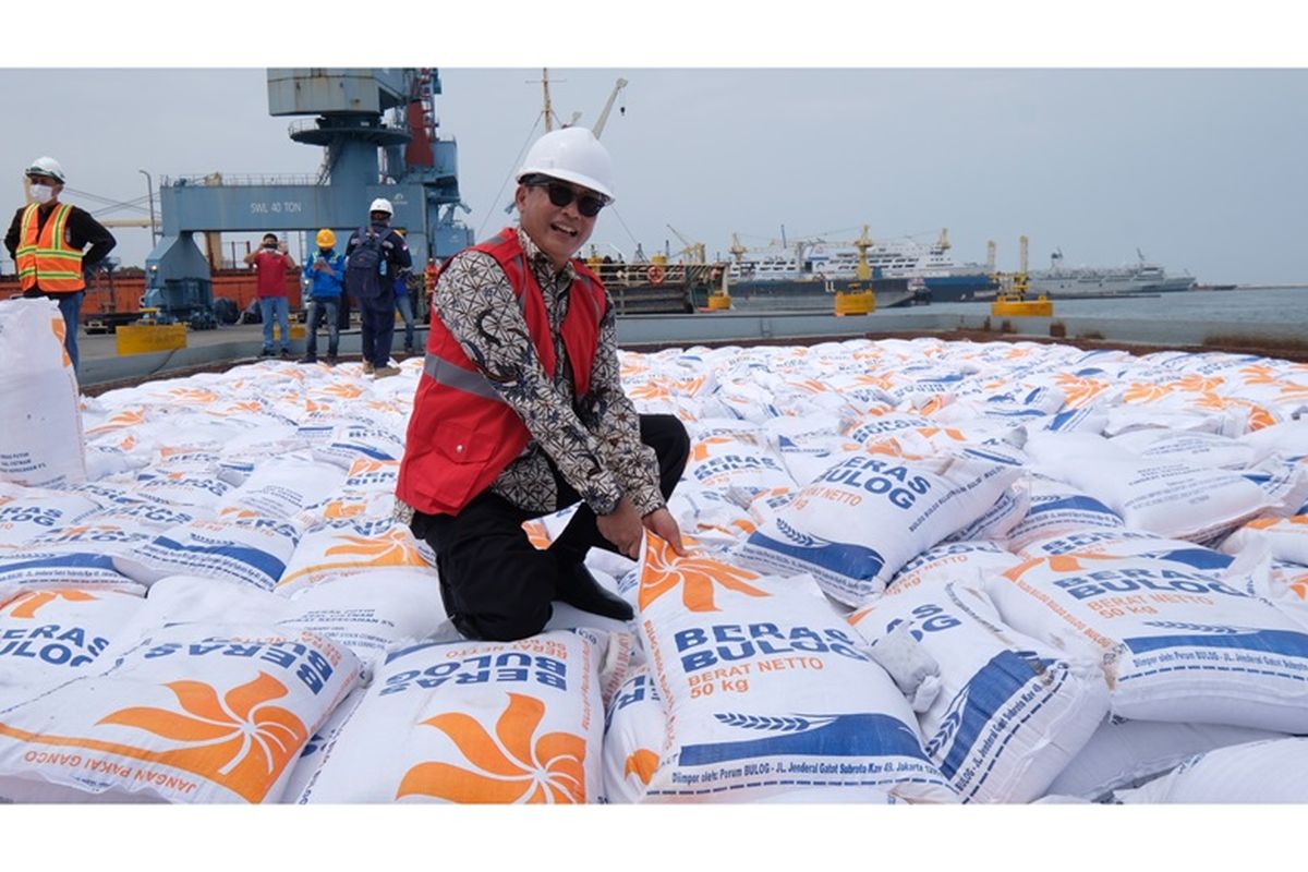 Direktur Utama Perum Bulog Budi Waseso sebut Bulog akan tambah destinasi pelabuhan penerima agar beras impor bisa segera dibongkar. 