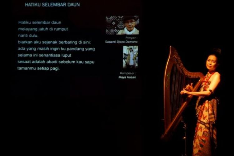 Maya Hasan tampil dalam Puisi Bernyanyi di Bentara Budaya Jakarta, Selasa (26/4/2016) malam.