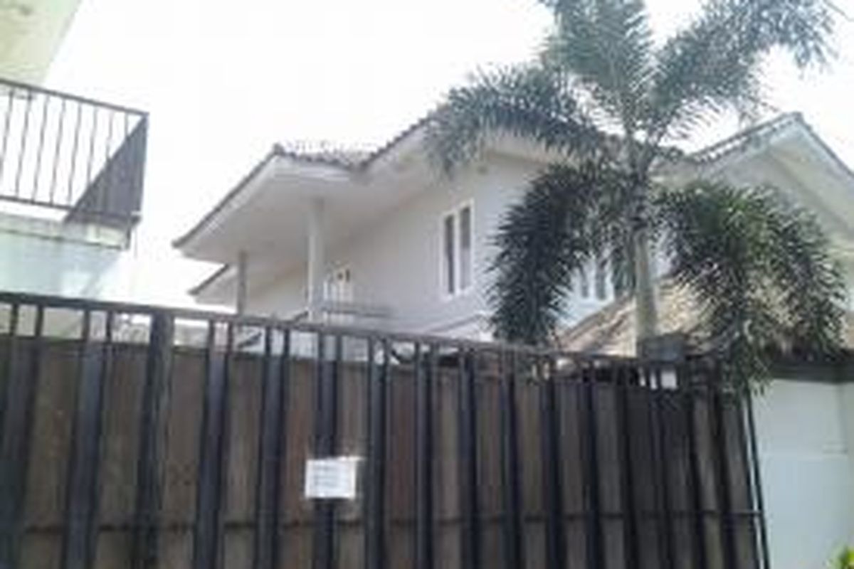 Rumah Guntur Bumi di Jalan Kesehatan, Bintaro, Jakarta Selatan rencananya akan disewakan, Kamis (8/5/2014).