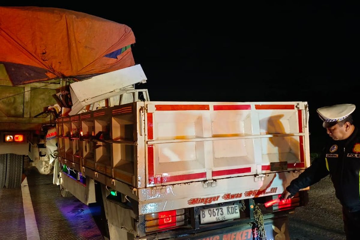 Kecelakaan lalu lintas berujung maut terjadi di Jalan Tol Gempol–Pasuruan (Gempas), sopir dan penumpang tewas di lokasi kejadian, Sabtu (15/11/2025) dini hari
