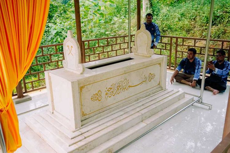 Menerobos Hutan dan Sungai, Para Guru Ziarah ke Makam Pahlawan Cut Meutia