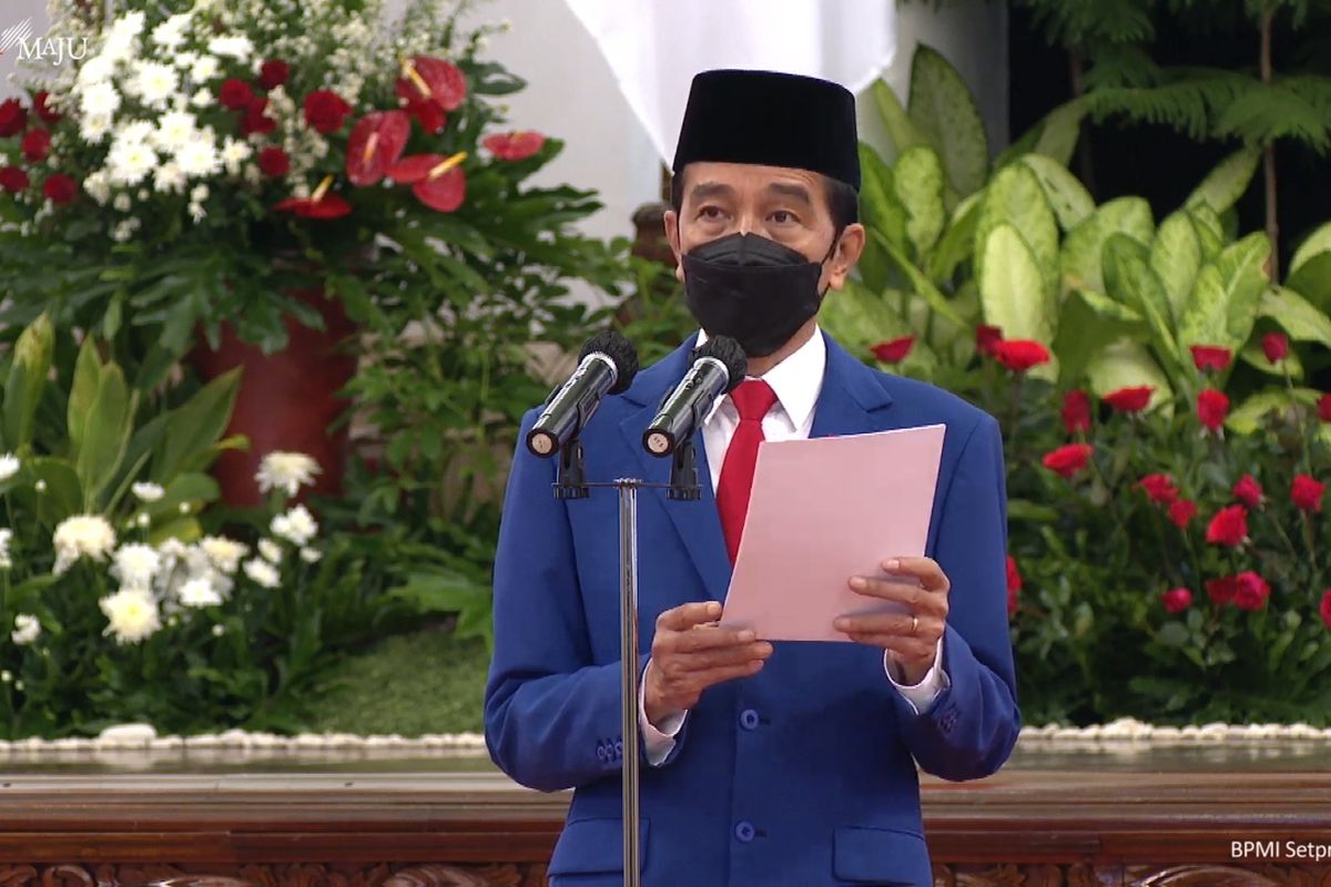 Foto tangkapan layar YouTube Sekretariat Presiden: Presiden Joko Widodo memberikan sambutan dalam  acara peringatan Hari Bhayangkara ke-75 yang digelar di Istana Negara, Jakarta, Kamis (1/7/2021). 