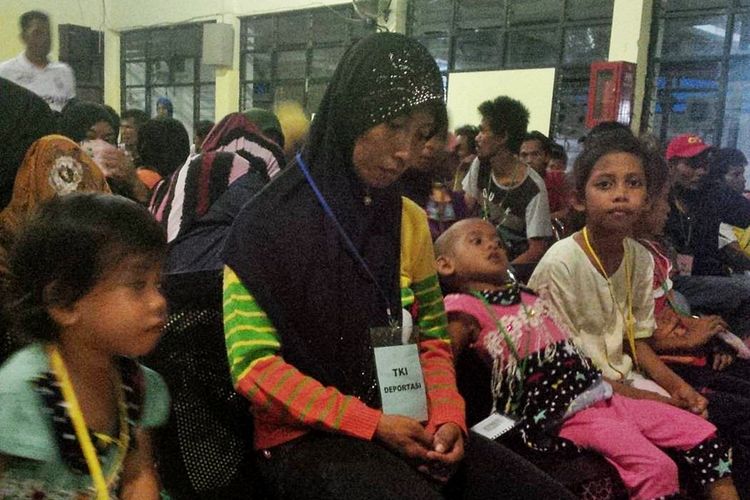 Pemeritah Malaysia kembali mendeportasi 132 TKI illegal melalui Pelabuhan Tunon Taka Nunukan pada Jumat (26/5/2017). Ratusan TKI illegal itu membayar sendiri biaya pemulangan.
