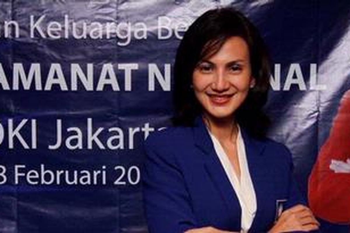 Anggota DPRD DKI Jakarta, Wanda Hamidah saat ditemui dalam acara silaturahmi terkait rencana kesiapannya menjadi bakal calon gubernur DKI Jakarta dari Partai Amanat Nasional, di DBakul Resto, Jakarta, Selasa (28/2/2012) malam. KOMPAS IMAGES/BANAR FIL ARDHI