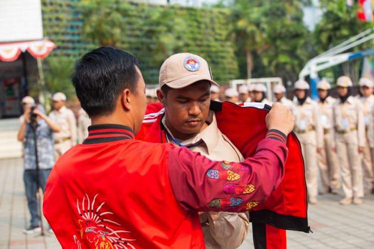 Menteri Pemuda dan Olahraga Imam Nahrawi melepas peserta Kirab Pemuda 2018. Pelepasan ini ditandai dengan adanya Apel Pengukuhan dan Pelepasan, di Kemenpora, Senayan, Jakarta, Minggu (2/9/2018).