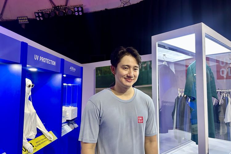 Aktor Kenny Austin dalam acara UNIQLO in Motion 2026, di Jakarta Pusat, Sabtu (9/5/20256).