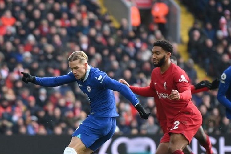 Mykhailo Mudryk saat melewati peluang mencetak gol buat Chelsea ke gawang Liverpool dalam pekan ke-21 Liga Inggris 2022-2023. Laga Liverpool vs Chelsea digelar di Stadion Anfield pada Sabtu (21/1/2023). Selanjutnya, Chelsea dan Liverpool dijadwalkan bertanding pada pekan pertama Liga Inggris 2023-2024. (Foto oleh Laurence Griffiths/Getty Images) (Photo by LAURENCE GRIFFITHS / GETTY IMAGES EUROPE / Getty Images via AFP)