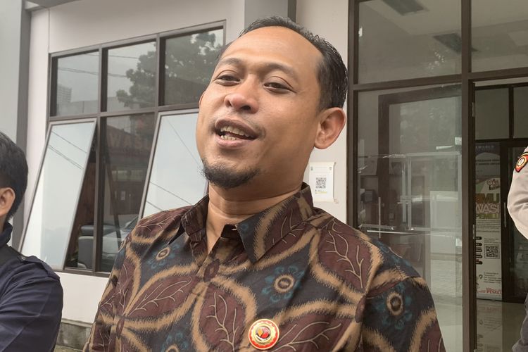 Kordiv Penanganan Pelanggaran Muhammad Sodikin saat ditemui di Gedung Bawaslu Kota Bekasi, Bekasi Selatan, Kamis (4/1/2024). Sodikin menjelaskan berkait laporan dugaan netralitas camat di Kota Bekasi yang pamer jersey nomor punggung 2.