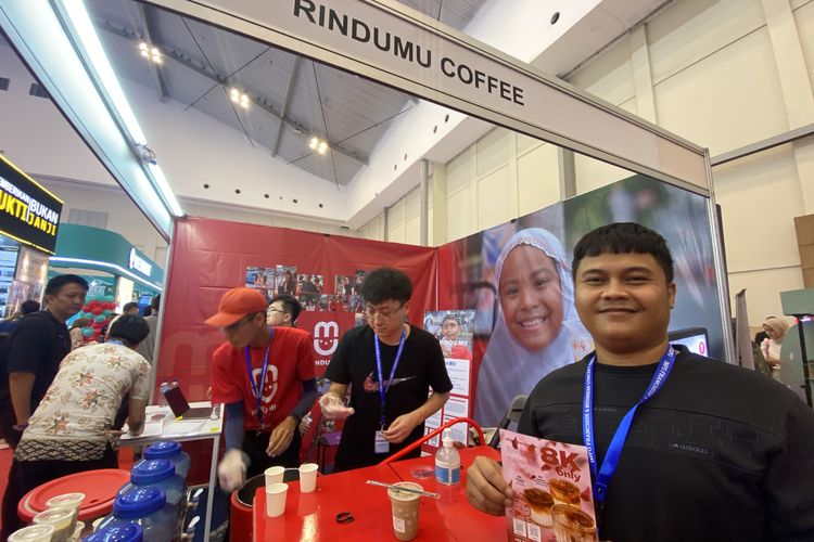 RINDU MU menjual kopi di gerobak keliling