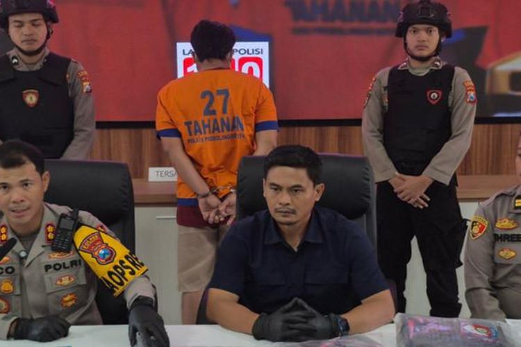 DP, warga Probolinggo, Jawa Timur, nekat melukai pemuda kenalan istrinya gara-gara cemburu membaca chatting di media sosial Instagram.