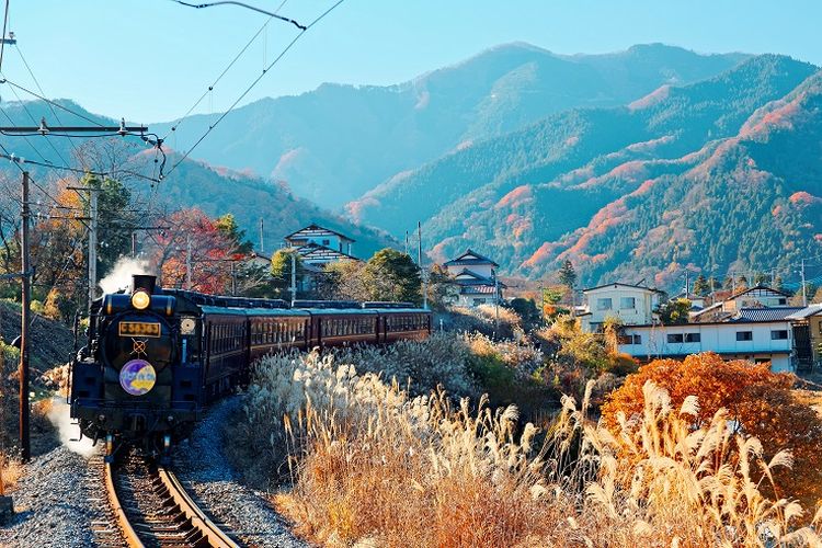 Ilustrasi Jepang - Pemandangan pegunungan di Chichibu yang lokasinya di Prefektur Saitama.