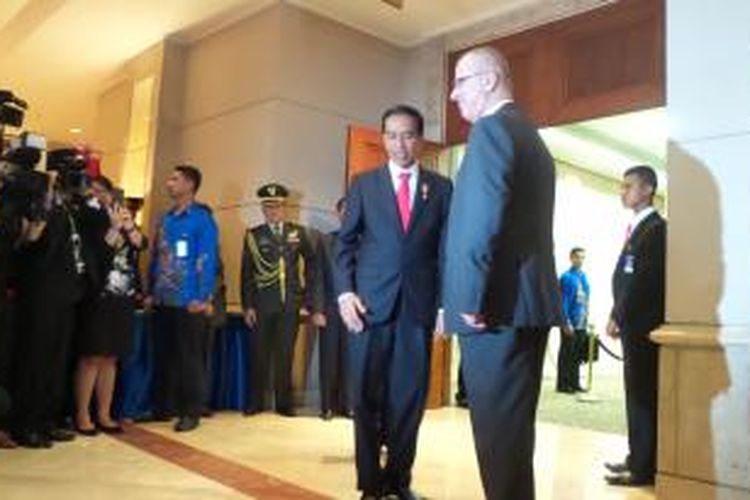 Presiden Joko Widodo bersama Perdana Menteri Palestina Rami Hamdallah melakukan pertemuan bilateral di Jakarta Convention Center, Selasa (21/4/2015).
