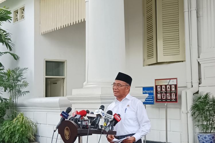 Menko PMK Muhadjir Effendy di Kompleks Istana Kepresidenan, Selasa (14/2/2023).