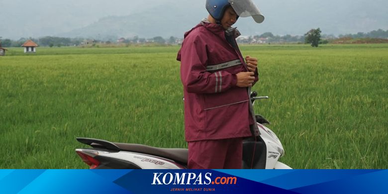 Jangan Simpan Jas Hujan yang Basah di Bawah Jok Motor - Vimarsana News