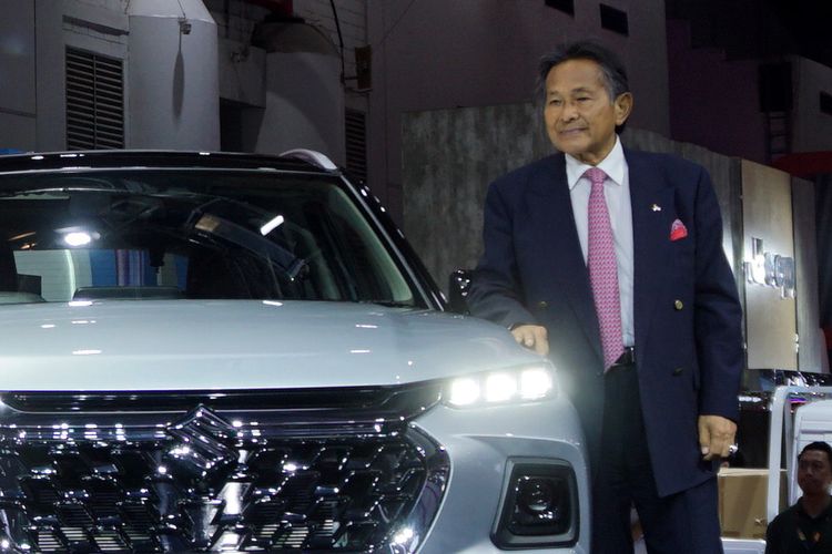  Soebronto Laras (kanan) saat peluncuran Grand Vitara