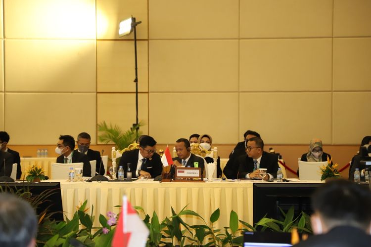 Menteri Investasi/Kepala BKPM Bahlil Lahadalia menghadiri Persidangan ke-25 Dewan Kawasan Investasi ASEAN (AIA Council) di Siem Reap, Kamboja, Rabu (14/9/2022). 